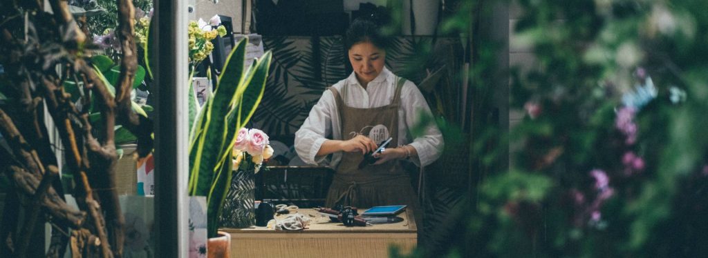 florist cutting flowers - how business owners can lead well during covid 19