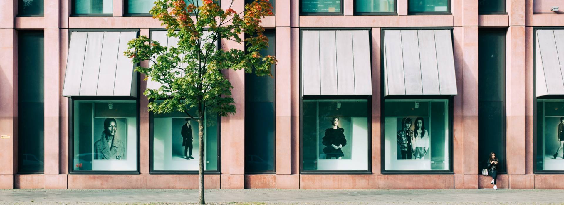 pink storefront windows - google my business for wedding vendors