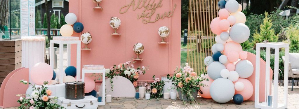 bold wedding statement decor